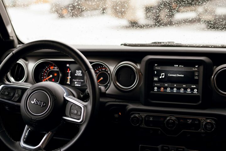 Jeep Wrangler JL steering wheel and dashboard